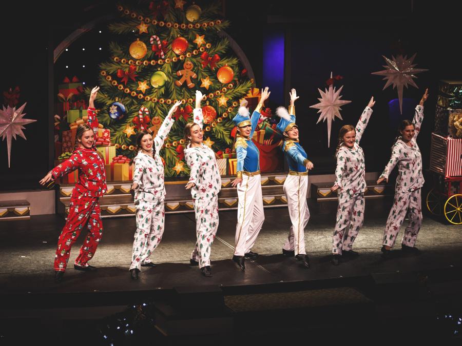 Showboat Branson Belle Christmas Cruises Explore Branson